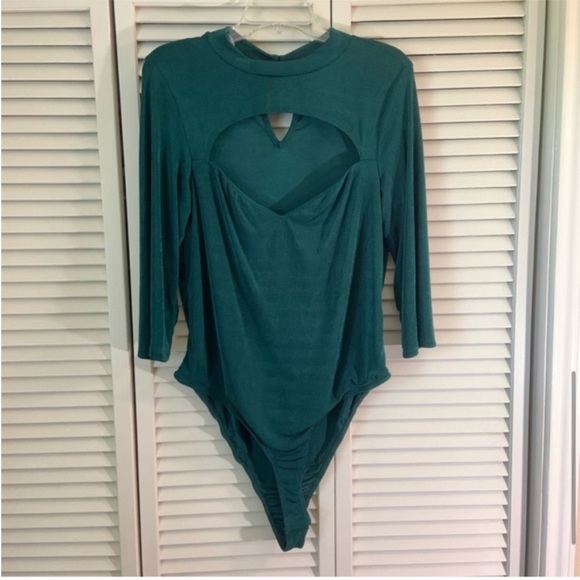 Last 2! NWT green plus sized key hole bodysuit - Picture 7 of 11